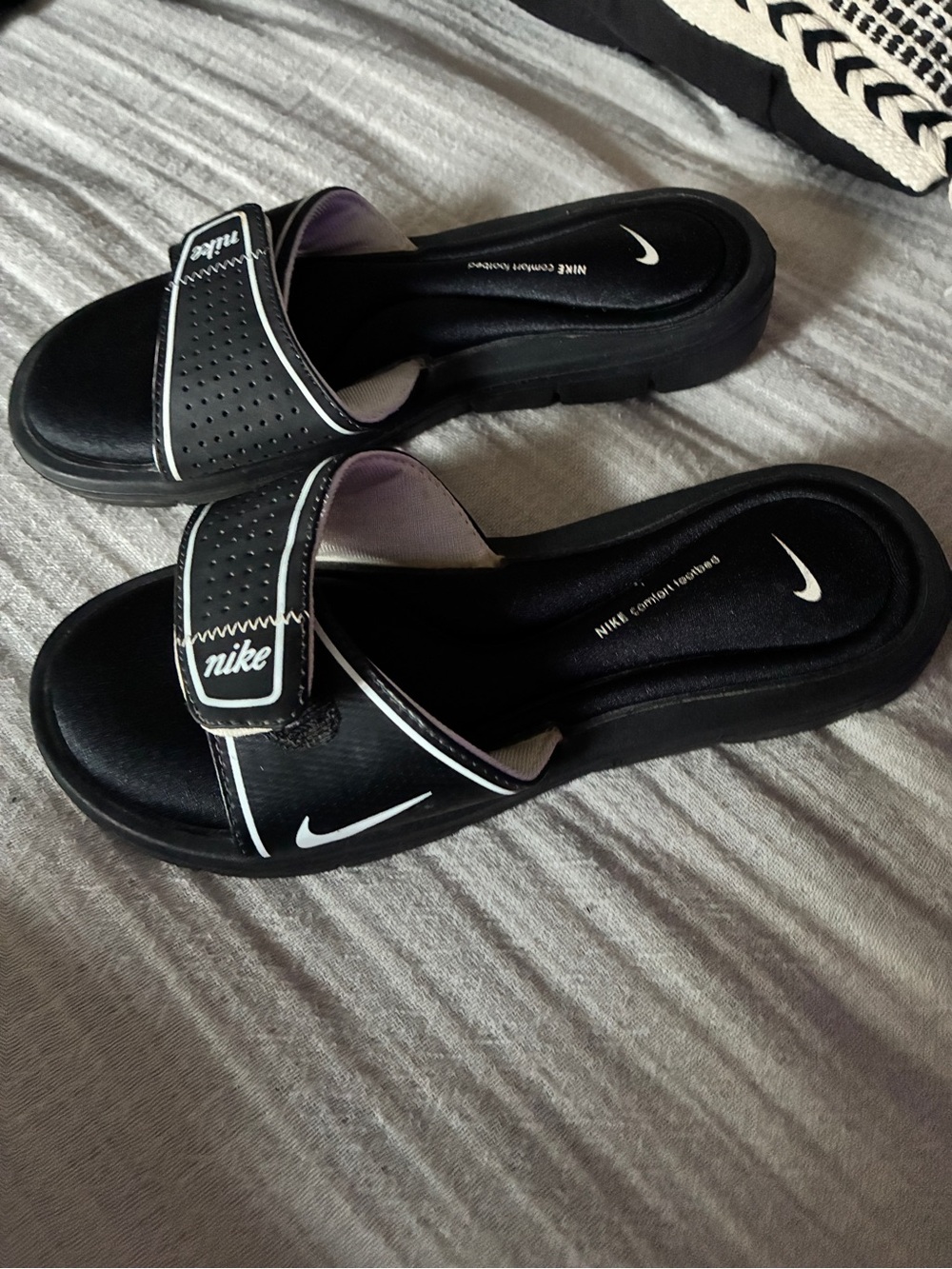 NIKE Comfort Footbed Women’s Black Adjustable Slide, Size 6, VGC almost EUC - Picture 2 of 4